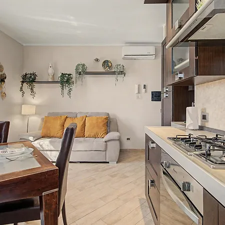 Regina House Apartment *