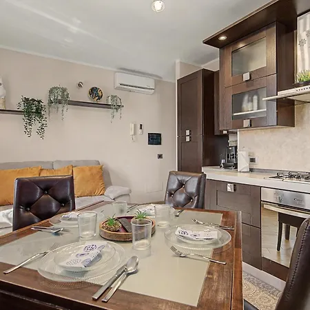 Regina House * Vigevano